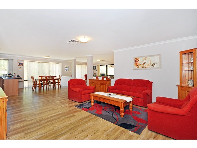 129 Roxburghe Drive, The Vines WA 6069