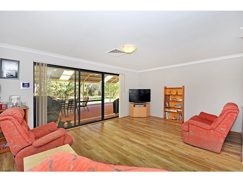 129 Roxburghe Drive, The Vines WA 6069