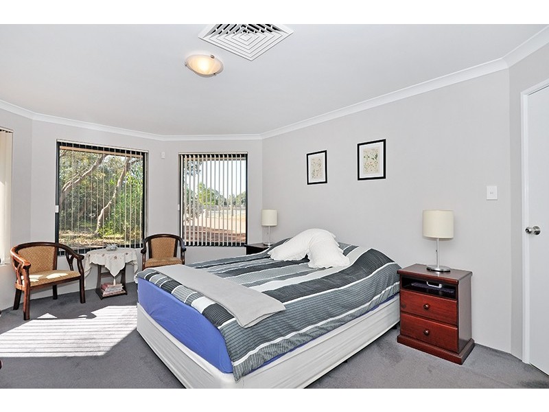 129 Roxburghe Drive, The Vines WA 6069