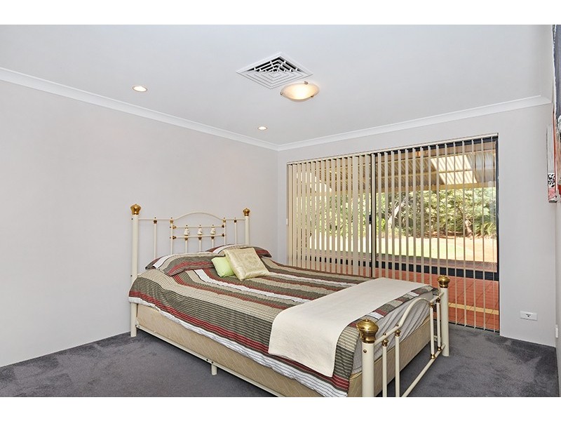 129 Roxburghe Drive, The Vines WA 6069