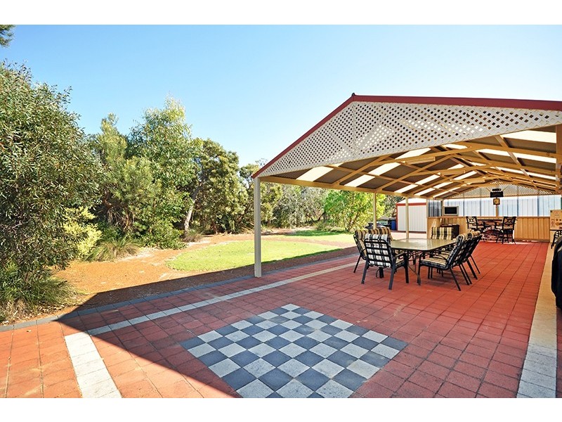 129 Roxburghe Drive, The Vines WA 6069