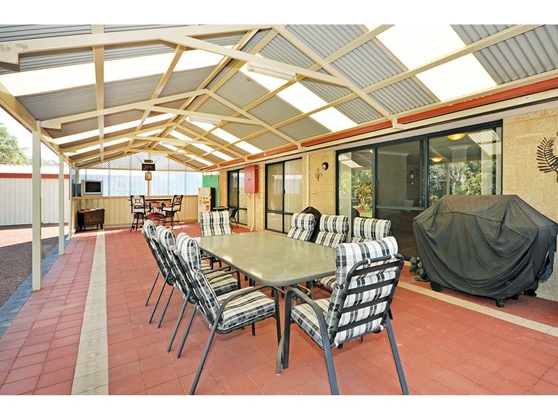 129 Roxburghe Drive, The Vines WA 6069