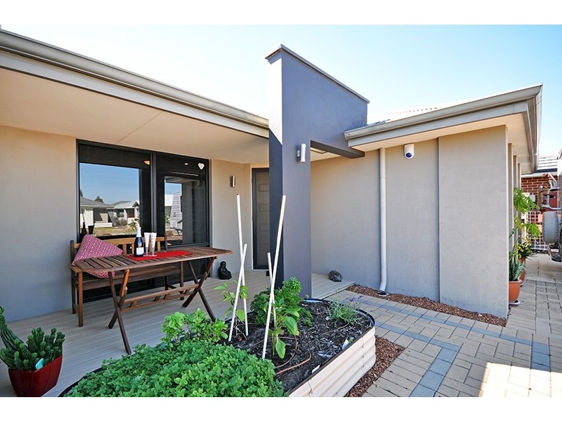 11 Redstone Trail, Ellenbrook WA 6069