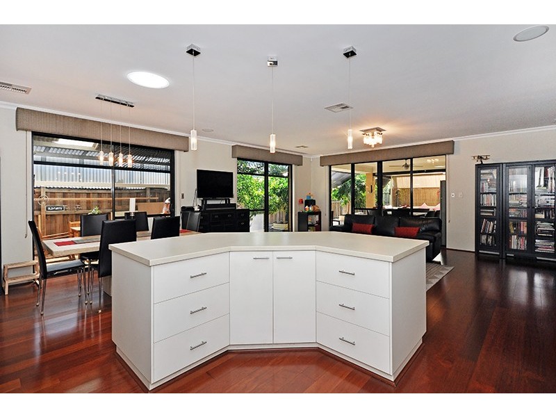 11 Redstone Trail, Ellenbrook WA 6069