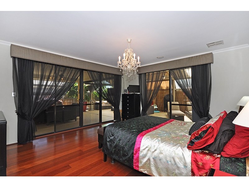 11 Redstone Trail, Ellenbrook WA 6069