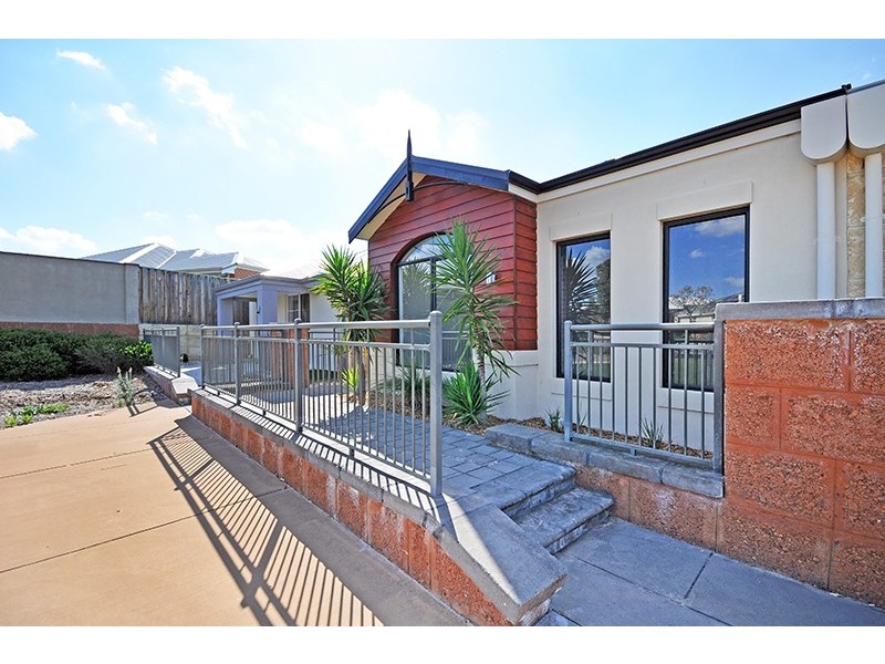 6 Macquarie Bend, Ellenbrook WA 6069