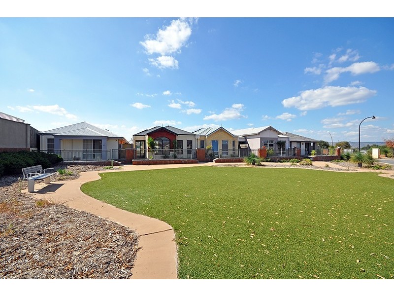 6 Macquarie Bend, Ellenbrook WA 6069