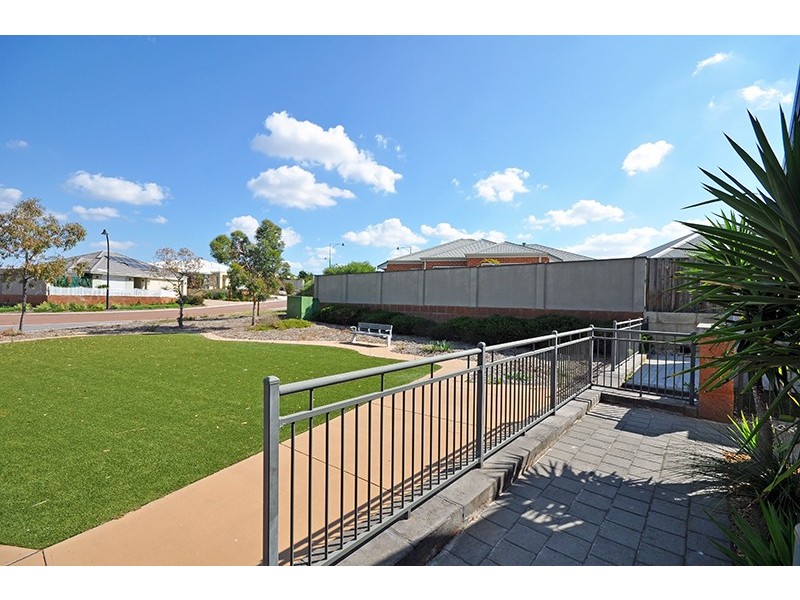 6 Macquarie Bend, Ellenbrook WA 6069