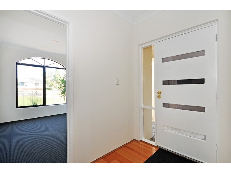 6 Macquarie Bend, Ellenbrook WA 6069