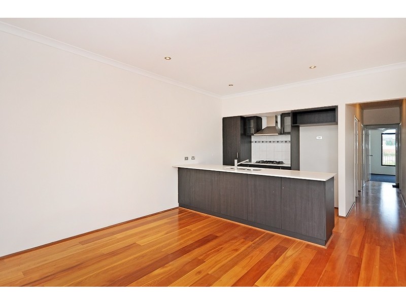 6 Macquarie Bend, Ellenbrook WA 6069