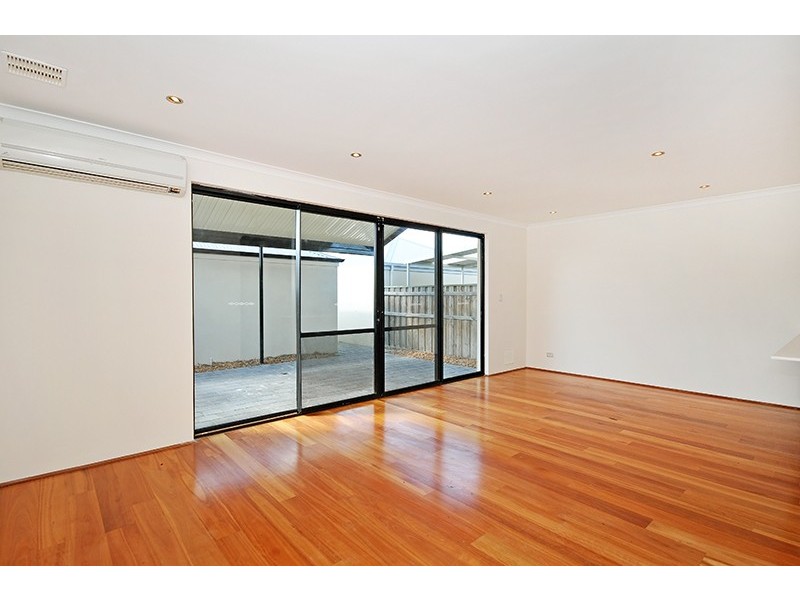 6 Macquarie Bend, Ellenbrook WA 6069