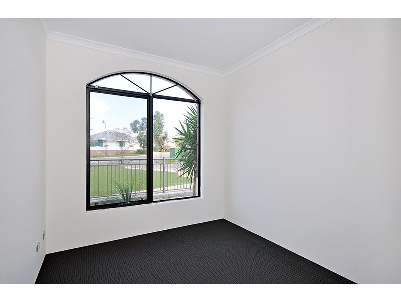 6 Macquarie Bend, Ellenbrook WA 6069