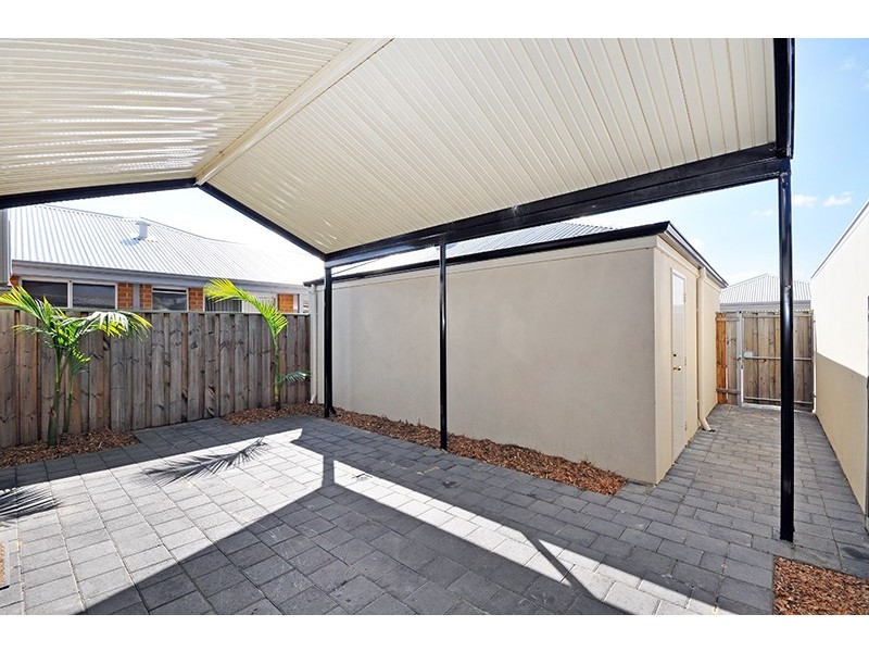 6 Macquarie Bend, Ellenbrook WA 6069