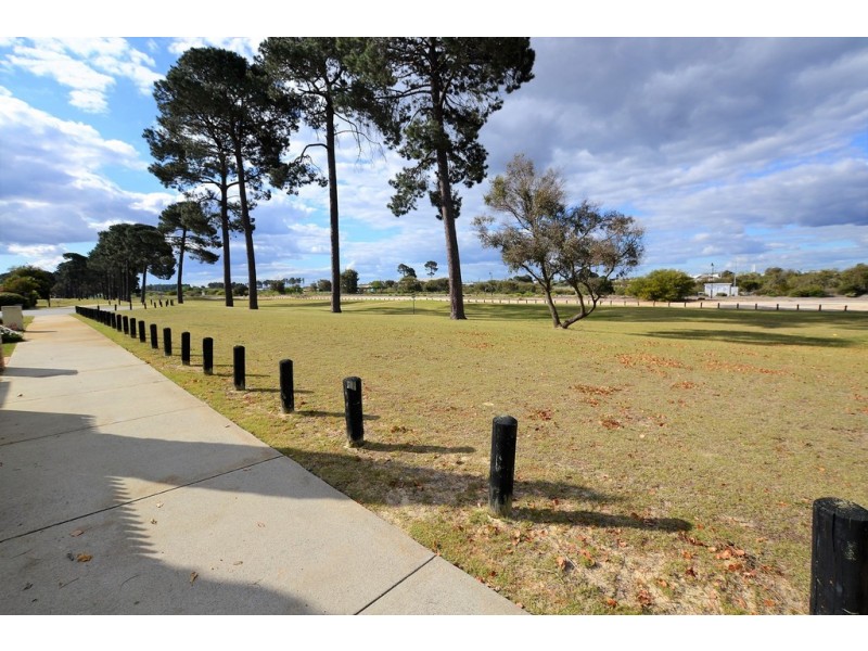 8 Toulon Lane, Ellenbrook WA 6069