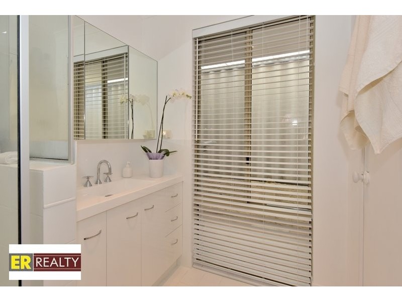 15 Adria Road, Alexander Heights WA 6064