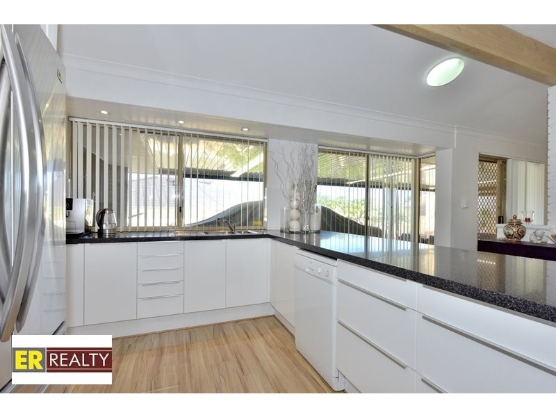 15 Adria Road, Alexander Heights WA 6064