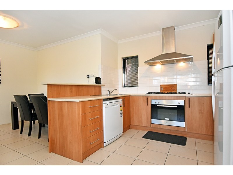 1/10 Dulegal Way, Aveley WA 6069