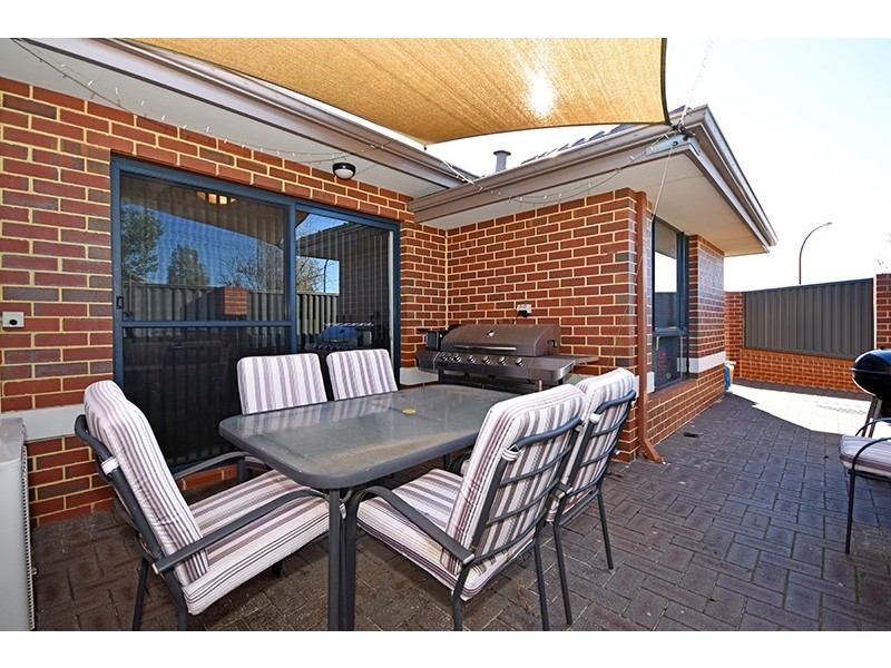 1/10 Dulegal Way, Aveley WA 6069