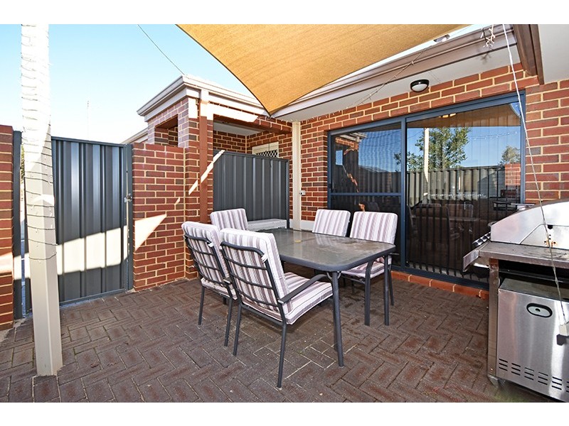 1/10 Dulegal Way, Aveley WA 6069