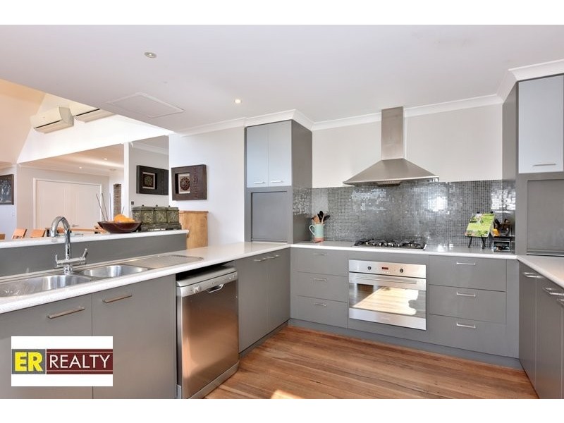 17 Erickson Pass, Ellenbrook WA 6069