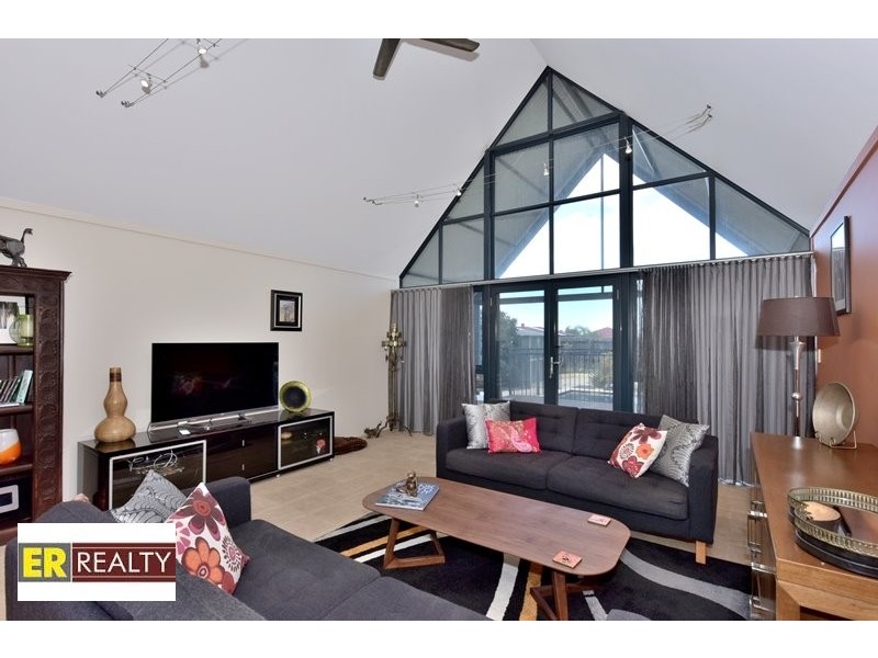 17 Erickson Pass, Ellenbrook WA 6069