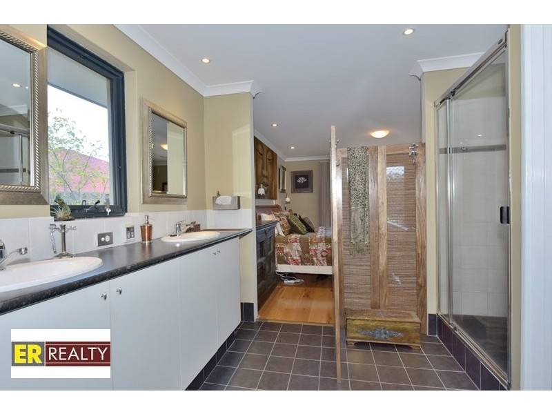 17 Erickson Pass, Ellenbrook WA 6069