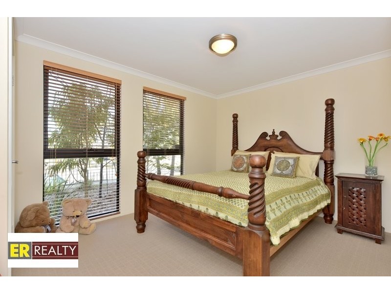 17 Erickson Pass, Ellenbrook WA 6069
