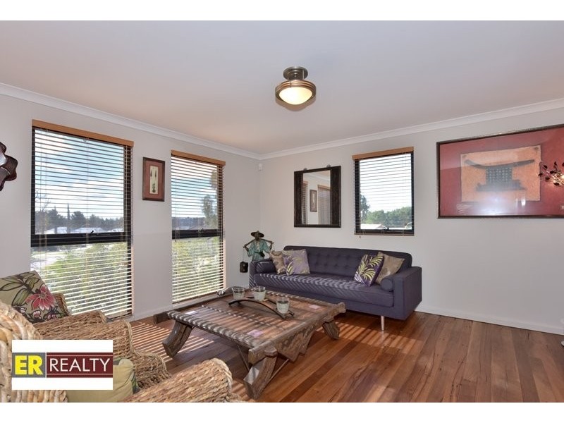 17 Erickson Pass, Ellenbrook WA 6069