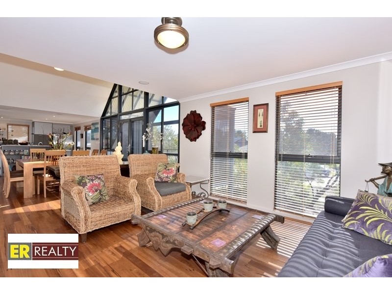 17 Erickson Pass, Ellenbrook WA 6069
