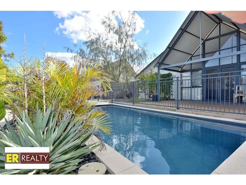 17 Erickson Pass, Ellenbrook WA 6069