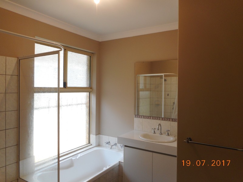 27 Midsummer Circle, Ellenbrook WA 6069