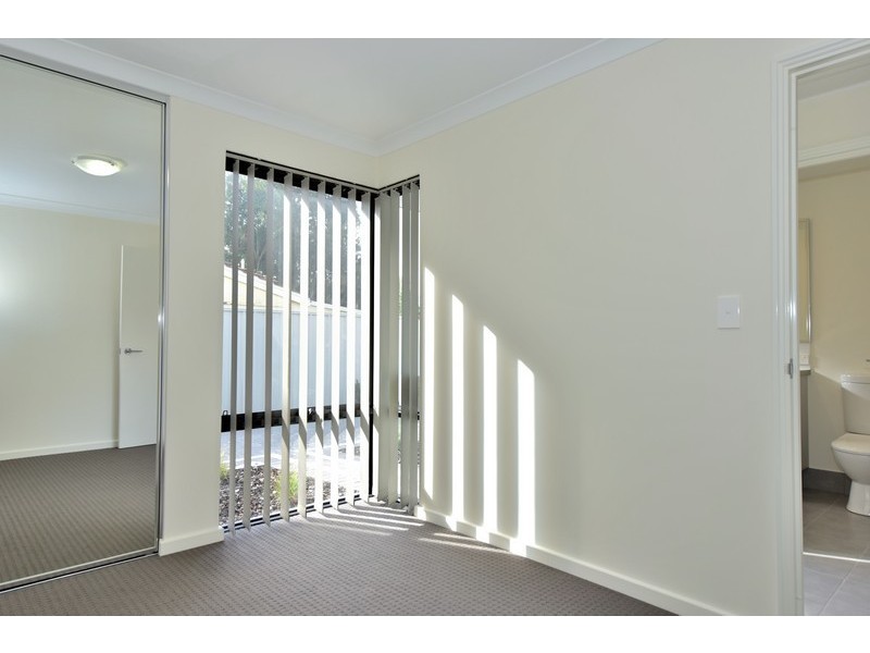 2/4 Balfour Road, Swan View WA 6056