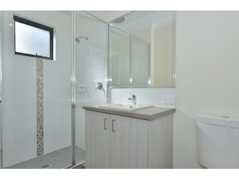 2/4 Balfour Road, Swan View WA 6056