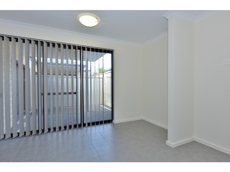 2/4 Balfour Road, Swan View WA 6056