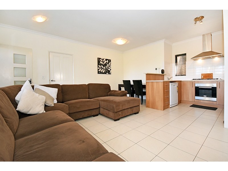 1/10 Dulegal Way, Aveley WA 6069