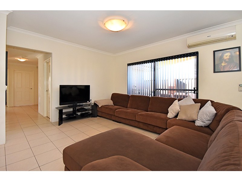 1/10 Dulegal Way, Aveley WA 6069