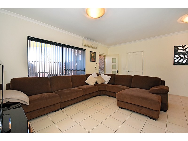 1/10 Dulegal Way, Aveley WA 6069