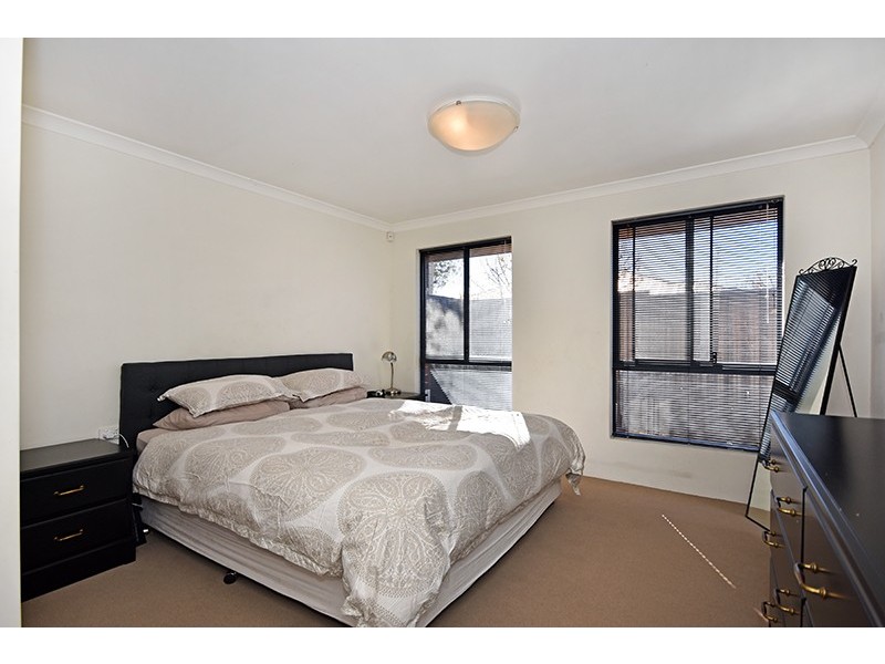 1/10 Dulegal Way, Aveley WA 6069