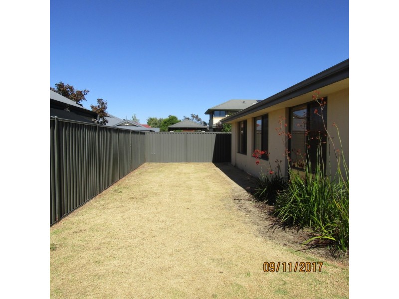 14 Devereux Crescent, Aveley WA 6069