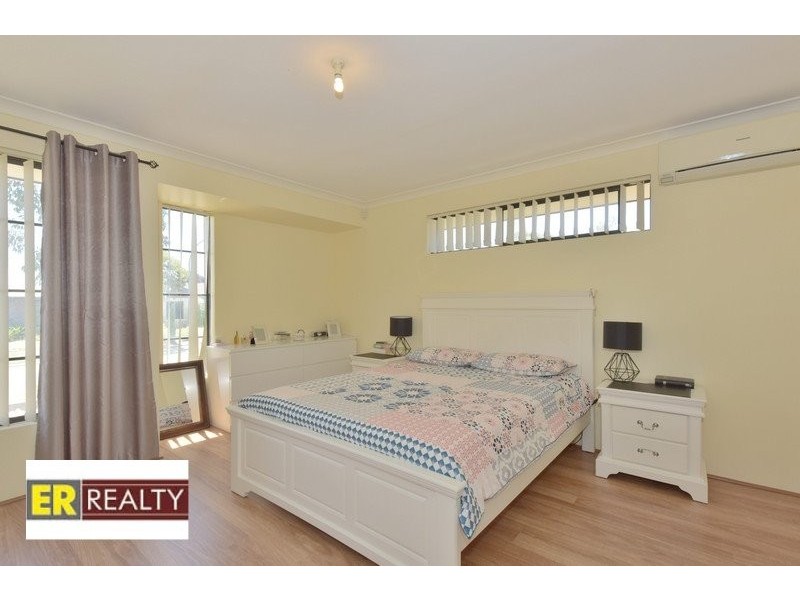 8 Hoyton Close, Ellenbrook WA 6069