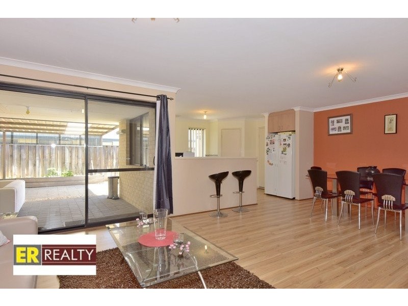 8 Hoyton Close, Ellenbrook WA 6069