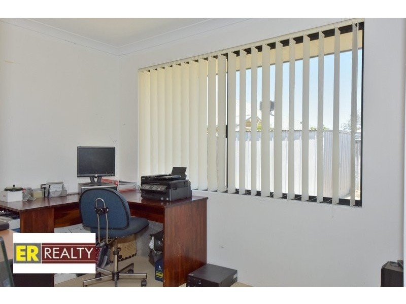 8 Hoyton Close, Ellenbrook WA 6069