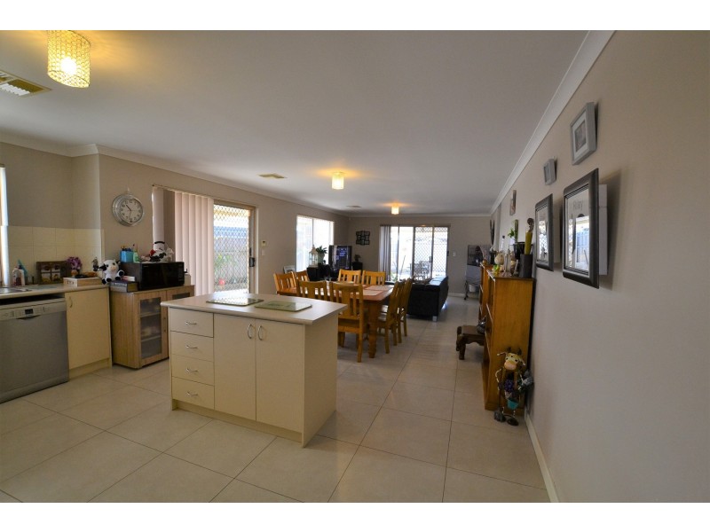 80 Elmridge Parkway, Ellenbrook WA 6069