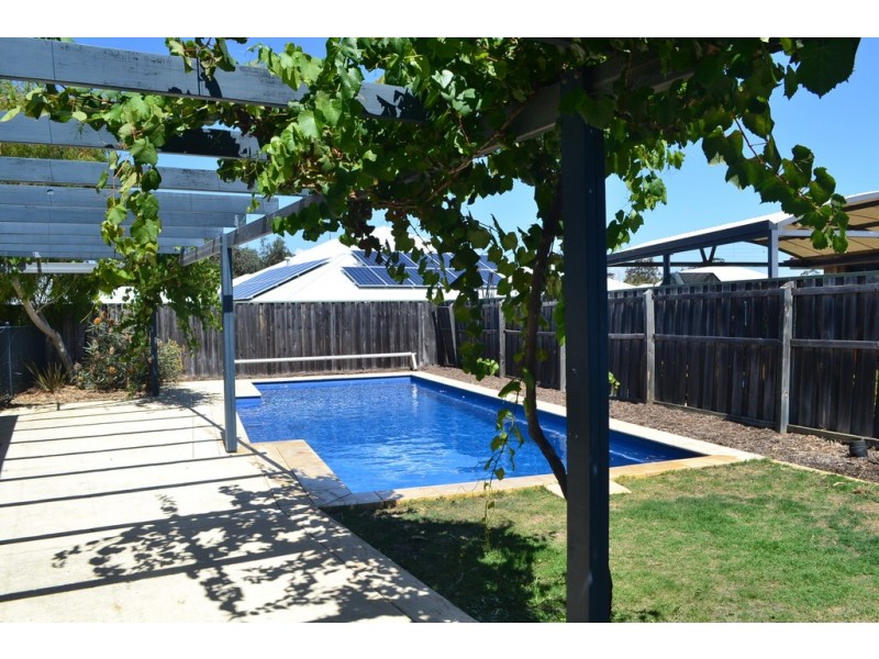 8 Exmoor Lane, Henley Brook WA 6055