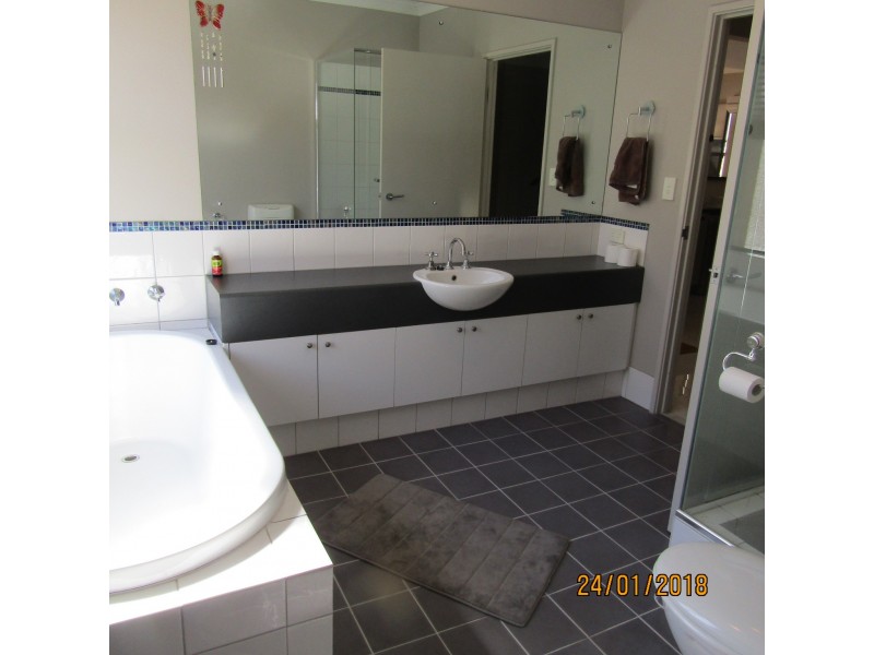 121 Pavilion Circle, The Vines WA 6069