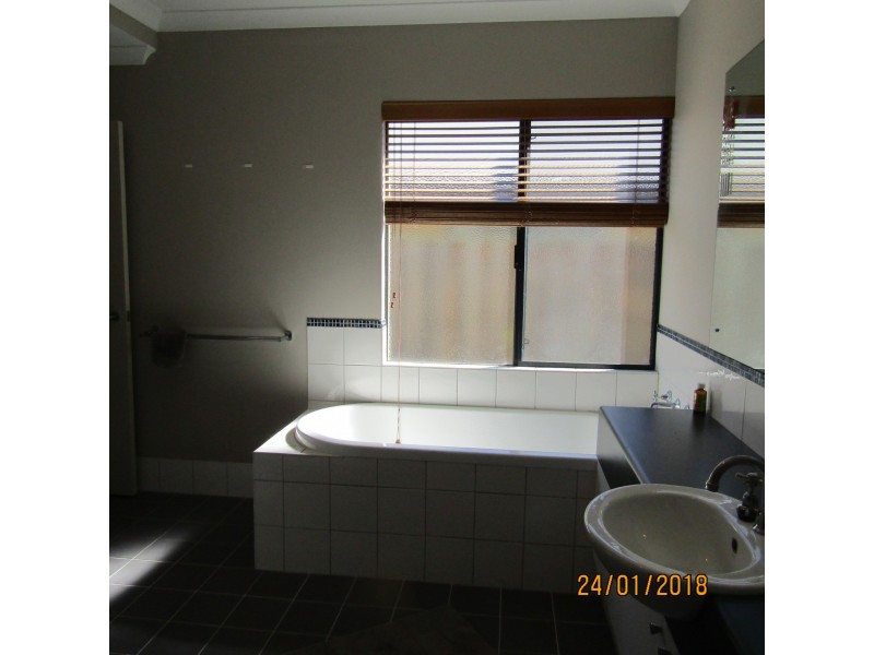 121 Pavilion Circle, The Vines WA 6069