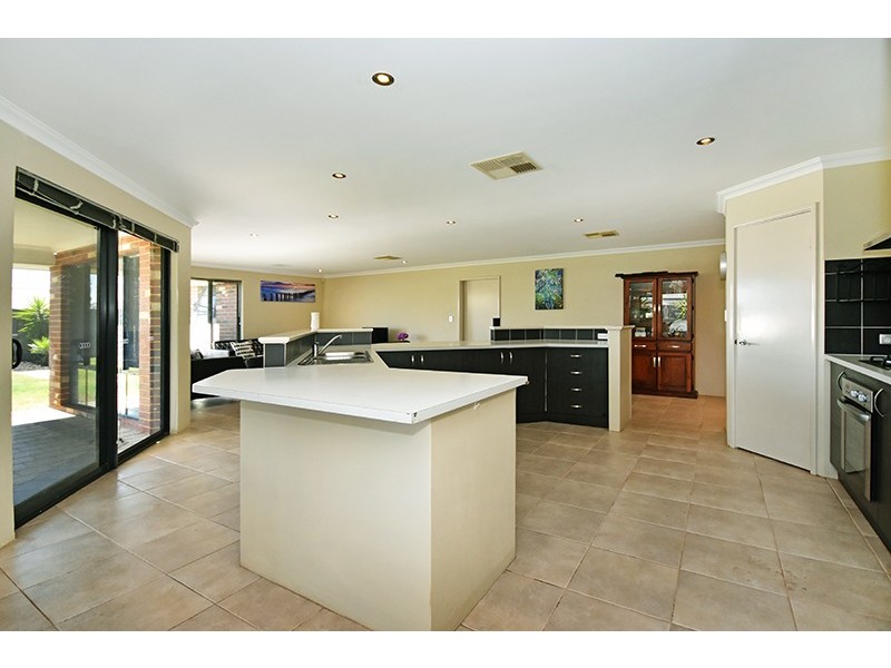 82 Amethyst Parkway, Aveley WA 6069