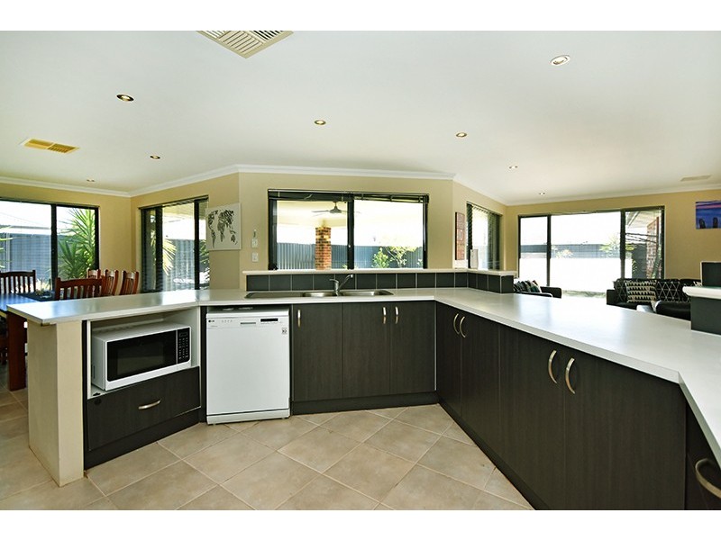 82 Amethyst Parkway, Aveley WA 6069