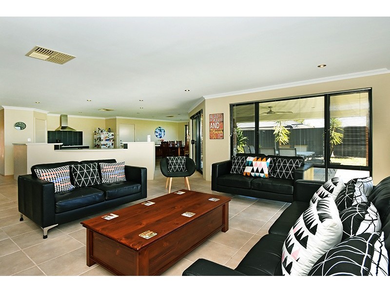 82 Amethyst Parkway, Aveley WA 6069