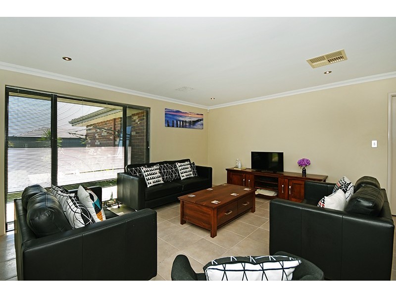 82 Amethyst Parkway, Aveley WA 6069